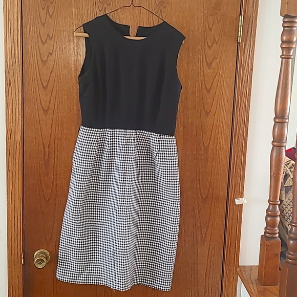 Vintage sleeveless jacketed dress; bust 36", waist 28"; appr Sz 8 - Picture 4 of 6